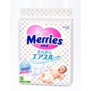 Подгузники Merries Air Through для мальчиков и девочек. Pазмер S (4-8 кг) 80 шт